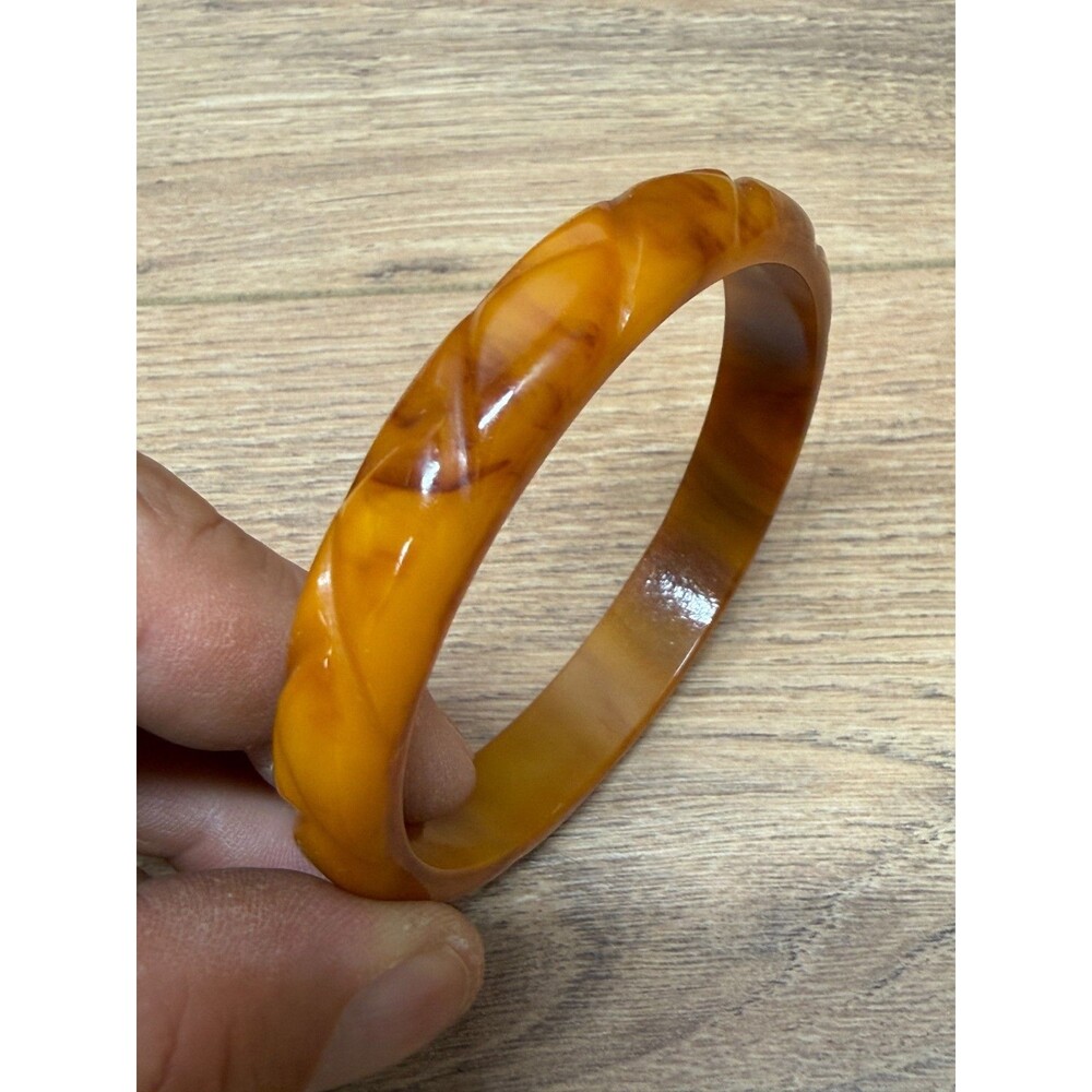 Carved Butterscotch Bakelite Bangle Bracelet 1940's Vintage